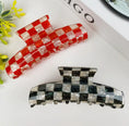 Cargar la imagen en la vista de la galería, Checkerboard Hair Claw Clip
